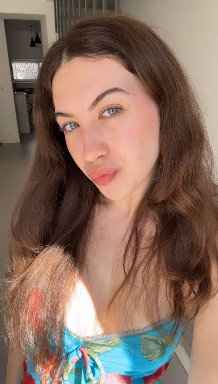 Nude girl Amber in Essen