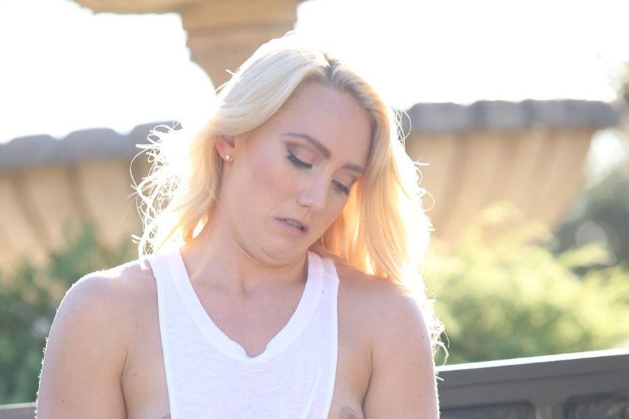 Model Blonde American babe in Essen