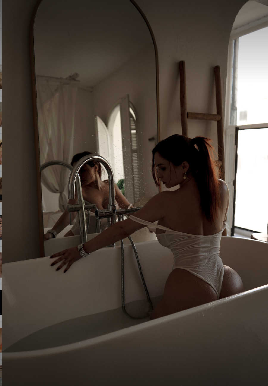 A playful frame from Miranda Faith nude — online in Essen