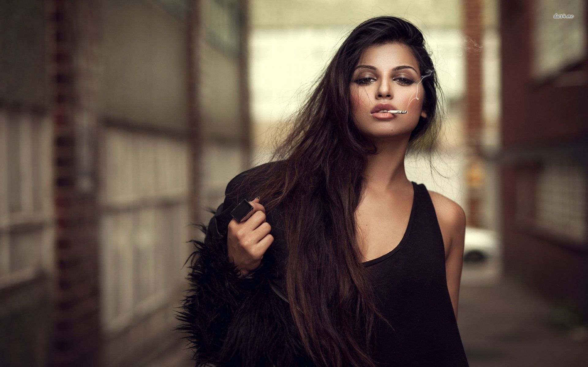 A playful frame from Sassy girls — online in Essen