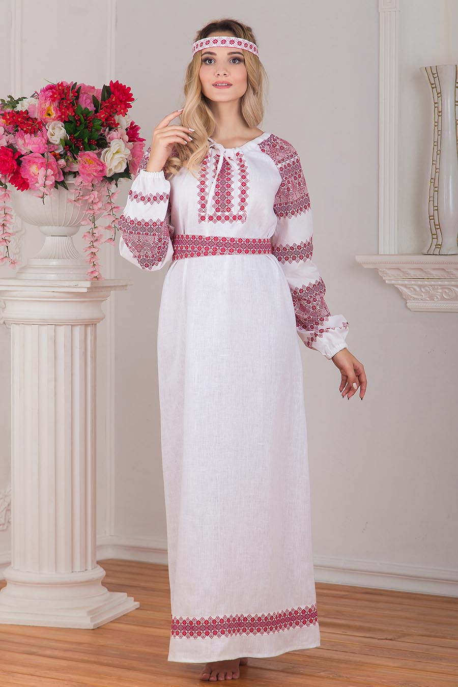 A playful frame from Women in Slavic costumes — online in Essen