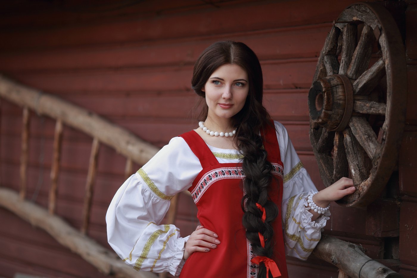 Girls in Slavic costumes’s look of the day — catch her live in Essen