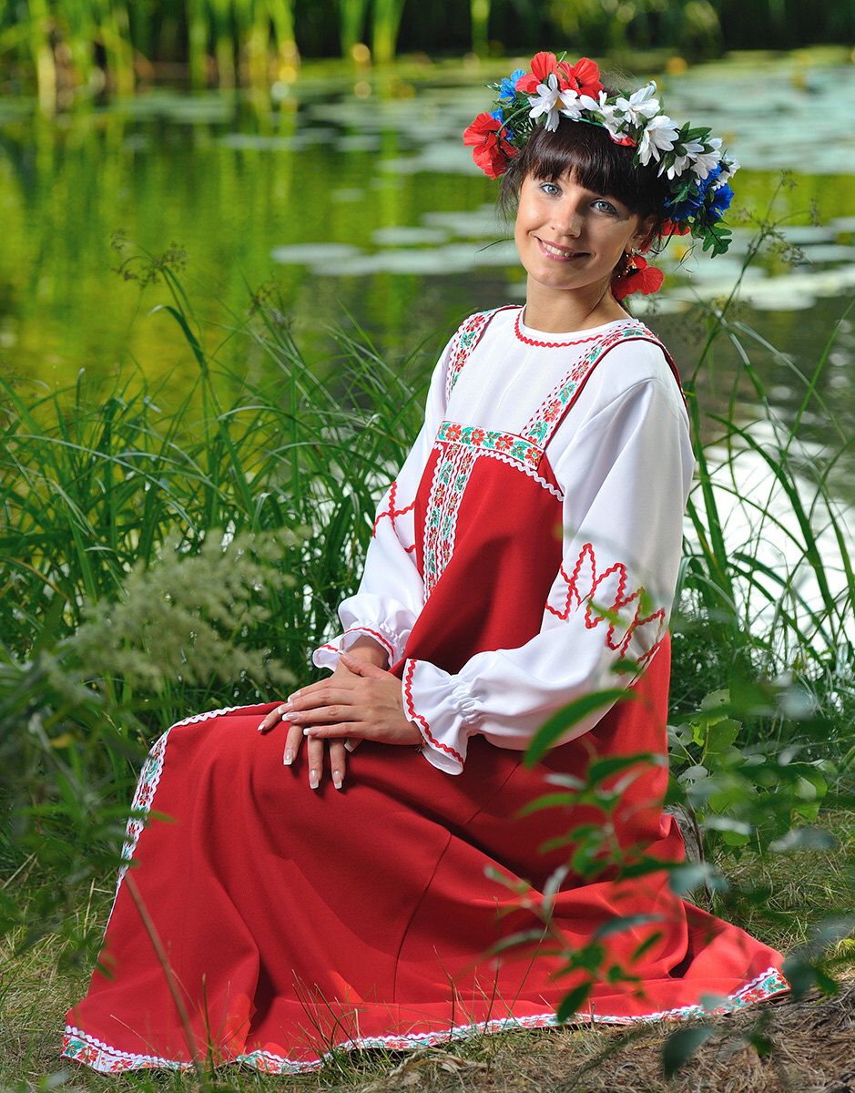 Beautiful girl Girls in Slavic costumes in Essen